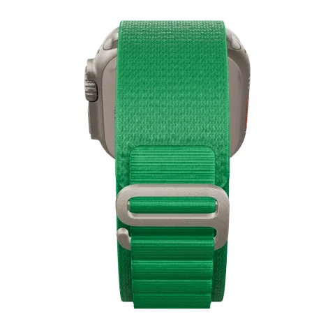 Apple Watch paying with AceWallet: emerald band, our card on screen
